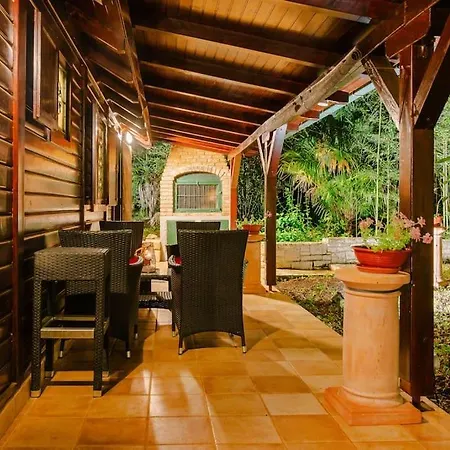 Σπίτι διακοπών Pure Nature Haven By The Sea With Hot Tub Ρόβινι