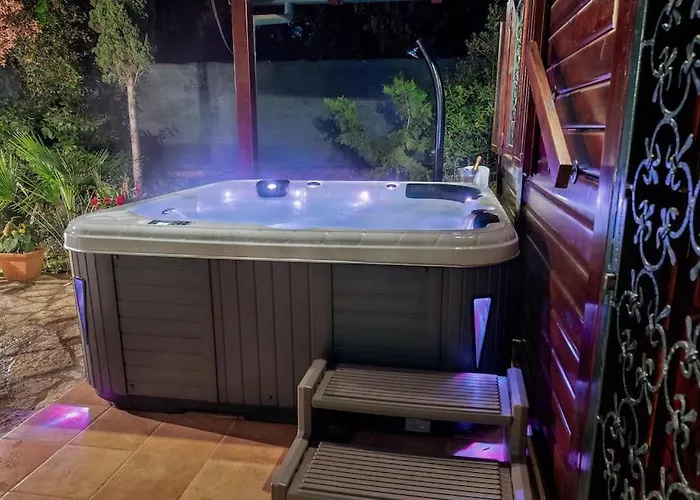 Σπίτι διακοπών Pure Nature Haven By The Sea With Hot Tub Ρόβινι