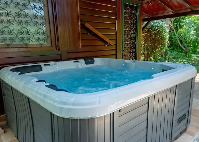 Pure Nature Haven By The Sea With Hot Tub Ρόβινι