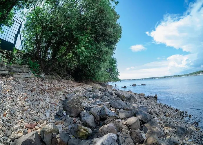 Pure Nature Haven By The Sea With Hot Tub